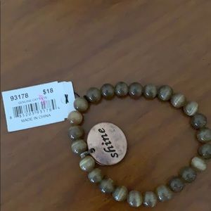 Shine bracelet using genuine cat’s  eye